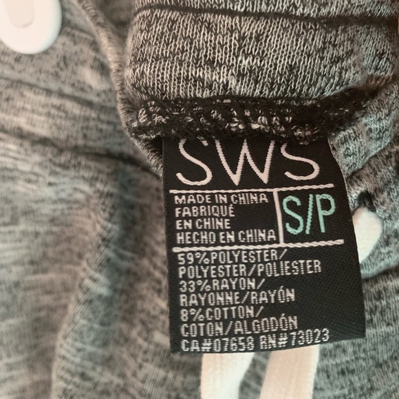 Gray lounge shorts - Picture 3 of 4